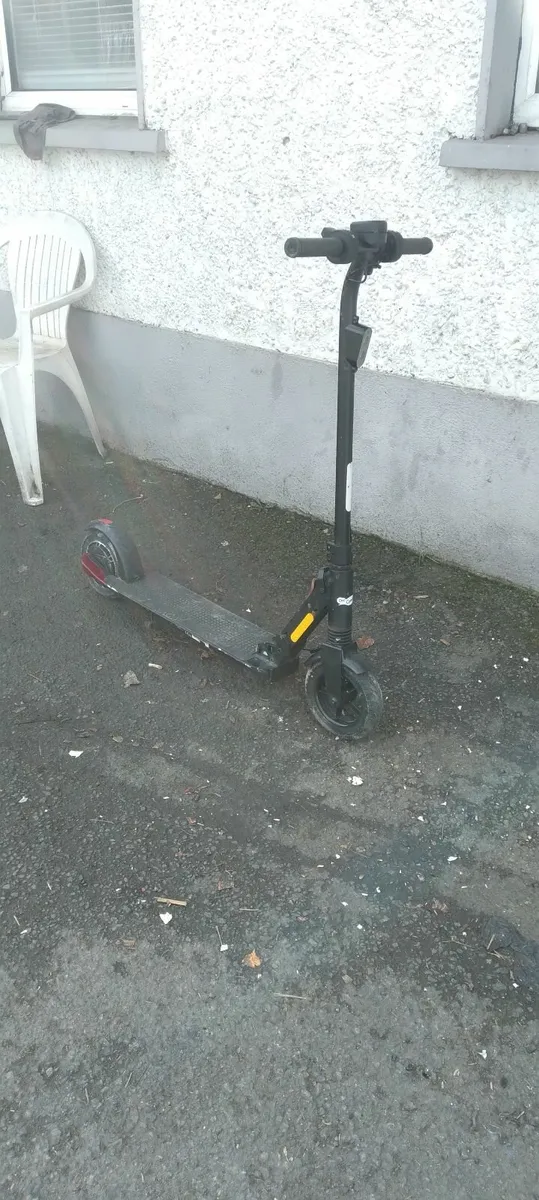4 electric scooter read add priced - Image 3