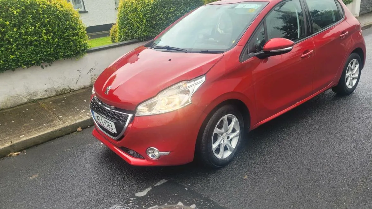 Peugeot 208 year 2014 - Image 2