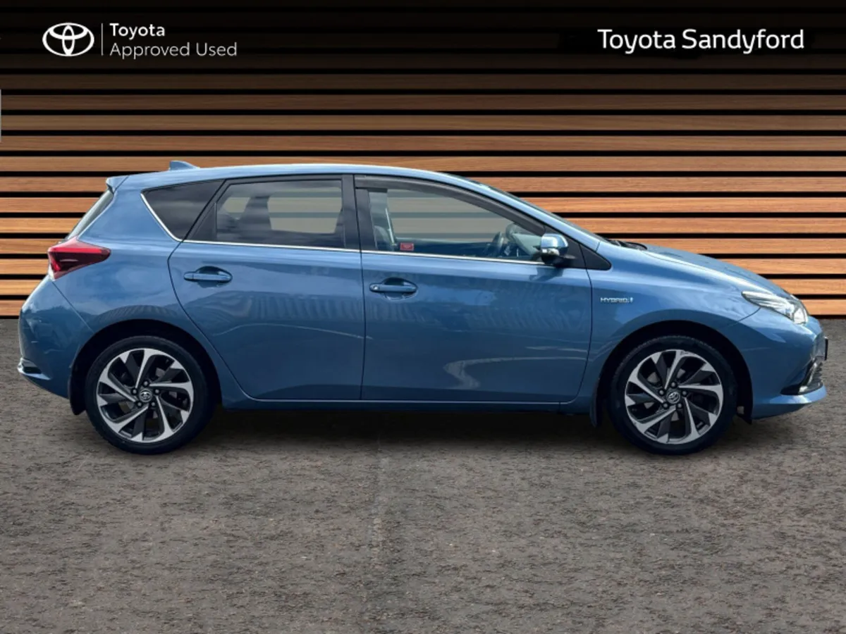 Toyota Auris TOP SPEC SOL HYBRID AUTOMATIC // HEAT - Image 3