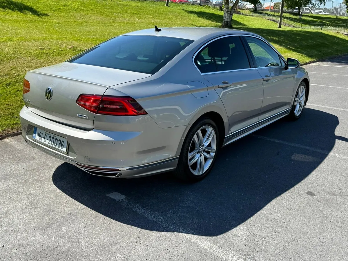 Volkswagen Passat - Image 4