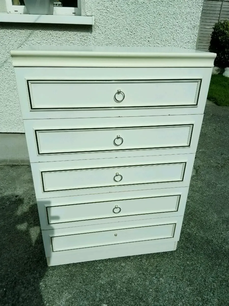 Chest draws - Image 1