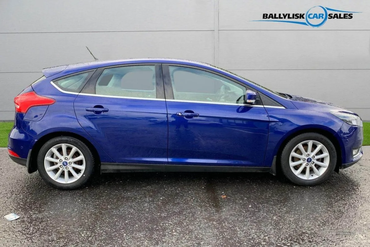 Ford Focus 1.0t 100PS Titanium in Blue With 41K - Image 3