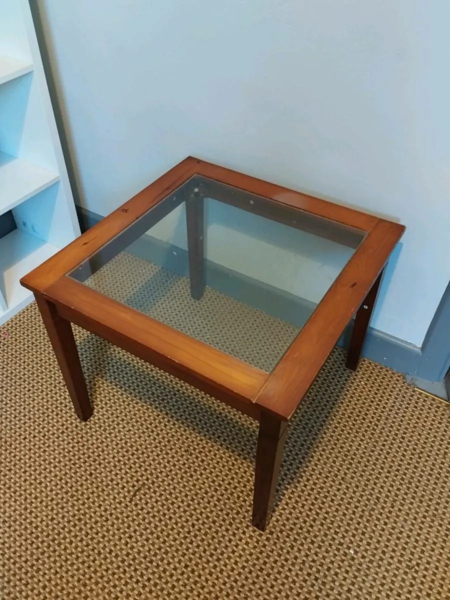 Coffee table with glass top - Image 2