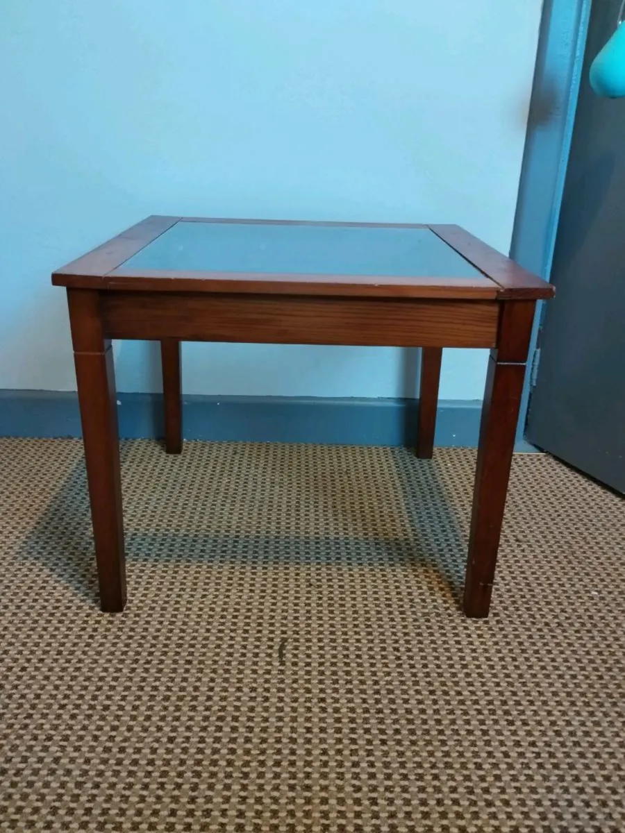 Coffee table with glass top - Image 3