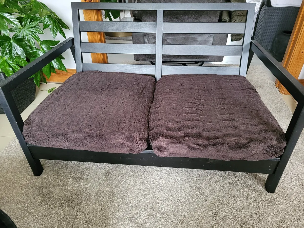 2 sofas in excellent condition