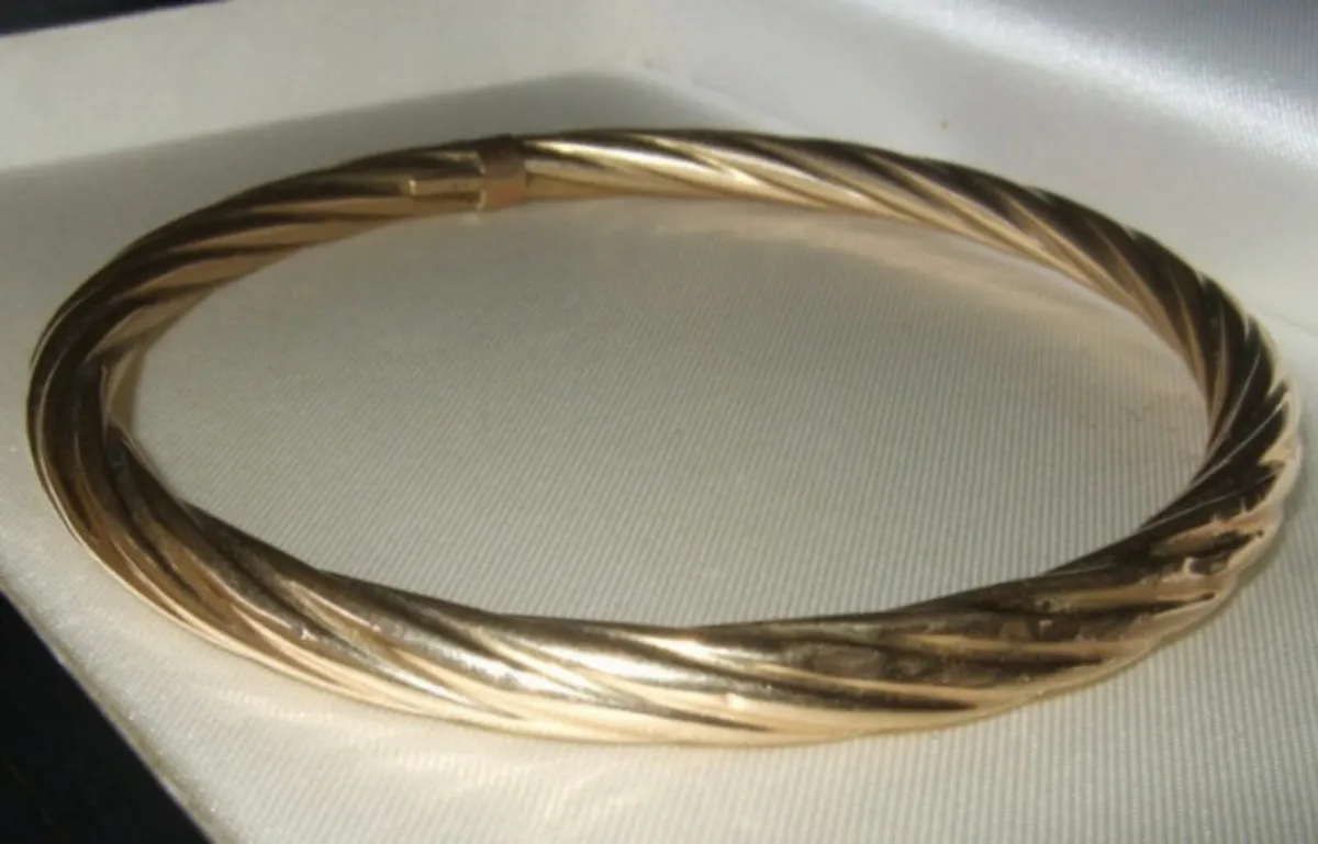 Vintage Hallmarked 9ct Gold Cable Bangle - Image 1