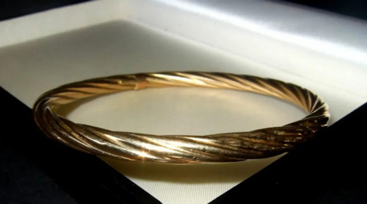 Vintage Hallmarked 9ct Gold Cable Bangle - Image 3
