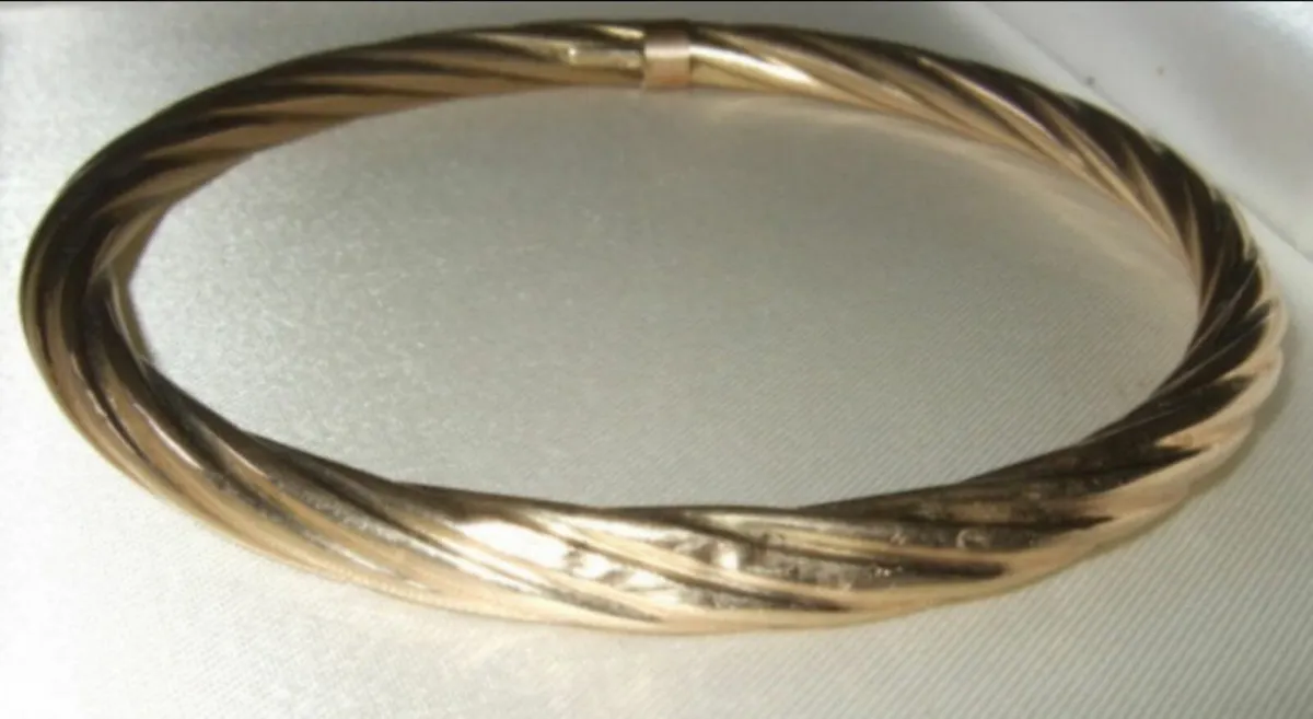 Vintage Hallmarked 9ct Gold Cable Bangle - Image 4