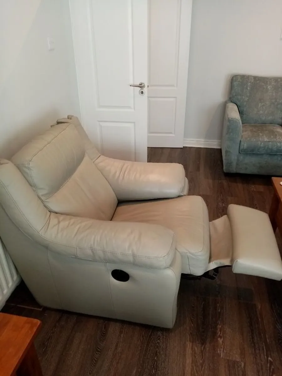 Electric recliner Armchair reduced price - Image 1