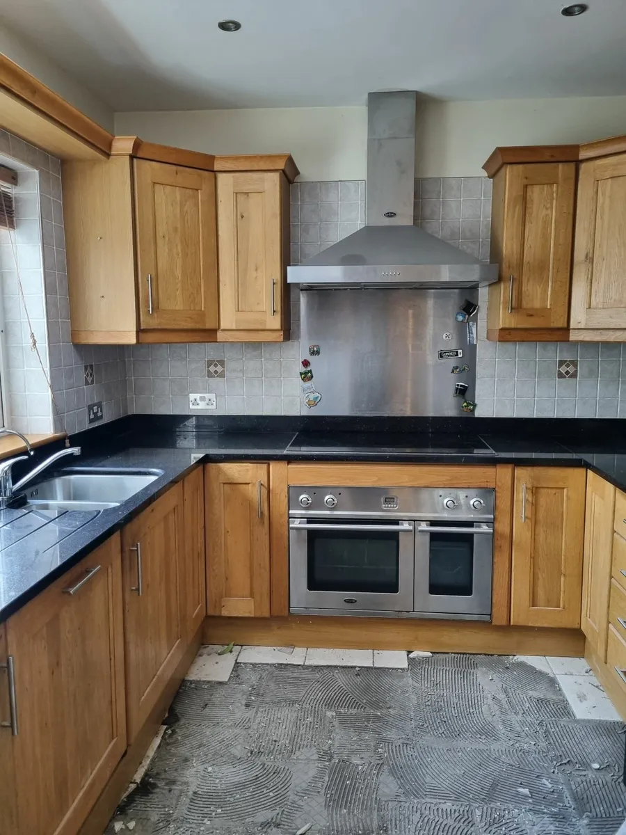 Kitchen cabinets with appliances - Image 1