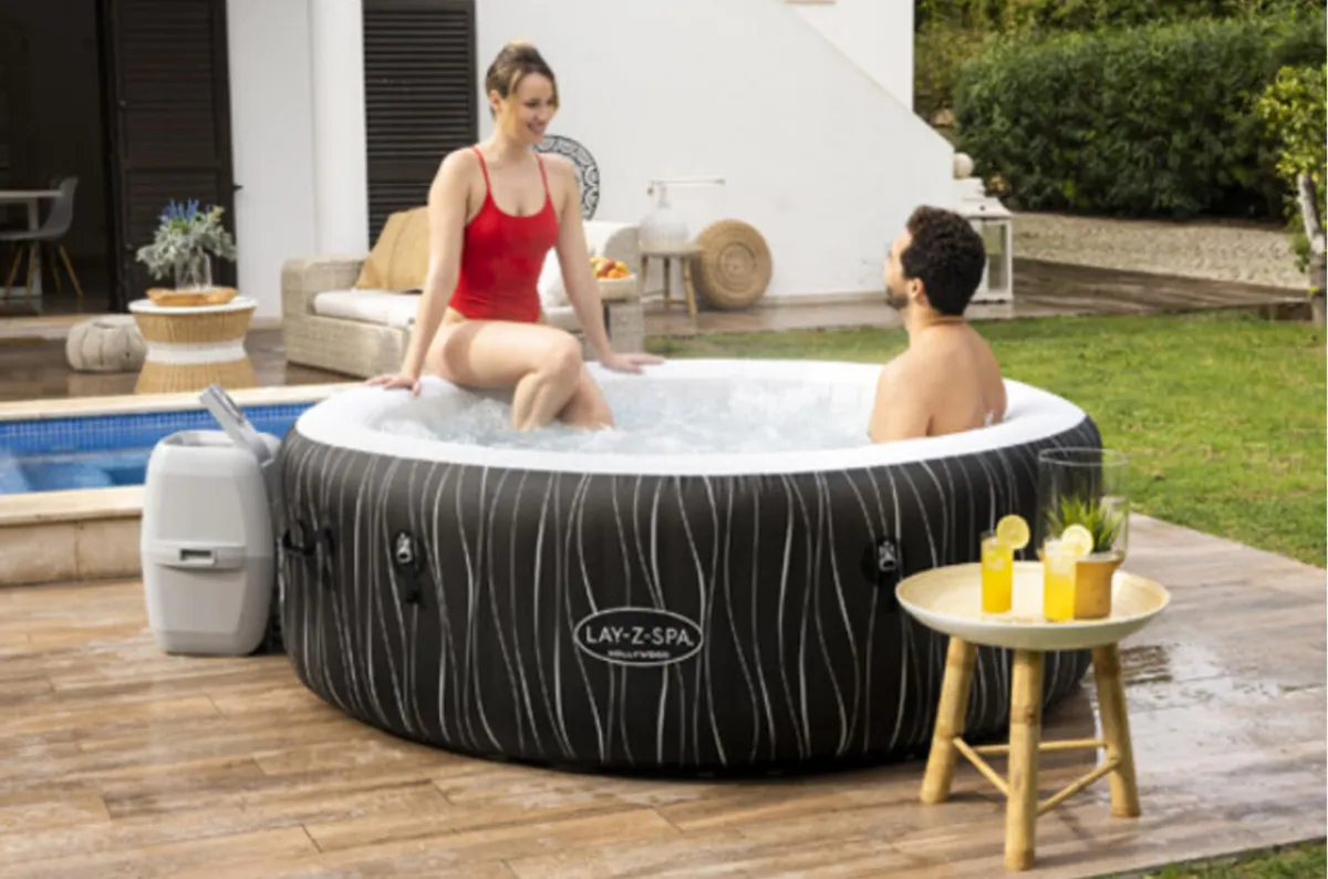 Lay z Spa Hollywood 4 person hot tub with led ligh - Image 3