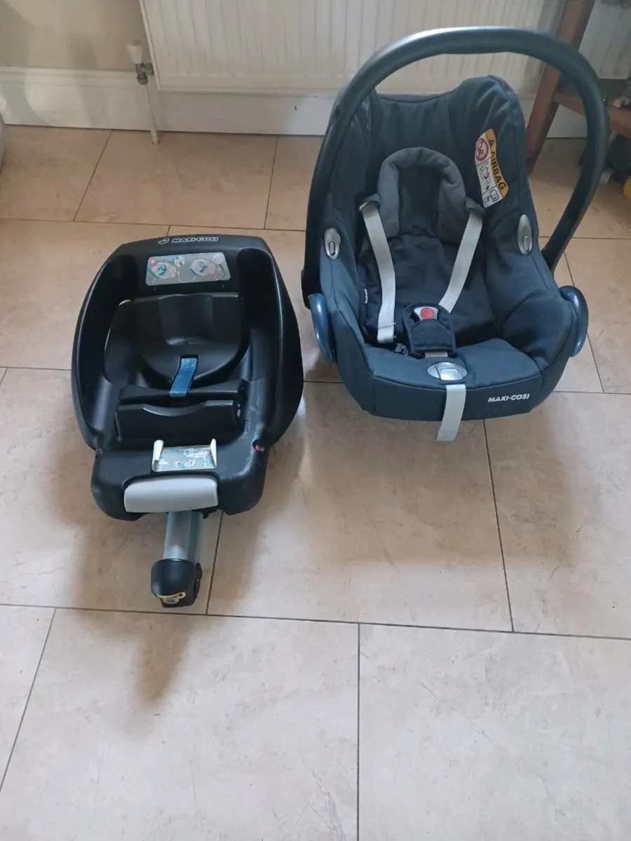 Maxi Cosy car seat - Image 1