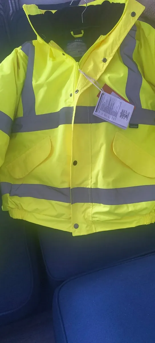 Brand New Portwest  Hi Vis  bomber jacket SIZE M - Image 2