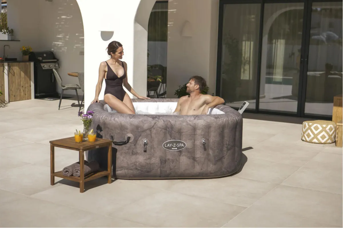 Lay z spa Rome 4 person inflatable hot tub - Image 2