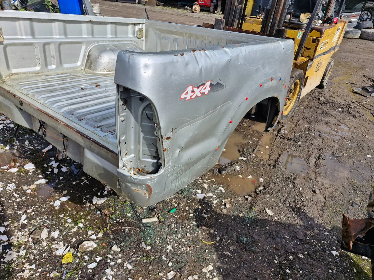 Toyota hilux tub 05 to 16 - Image 3
