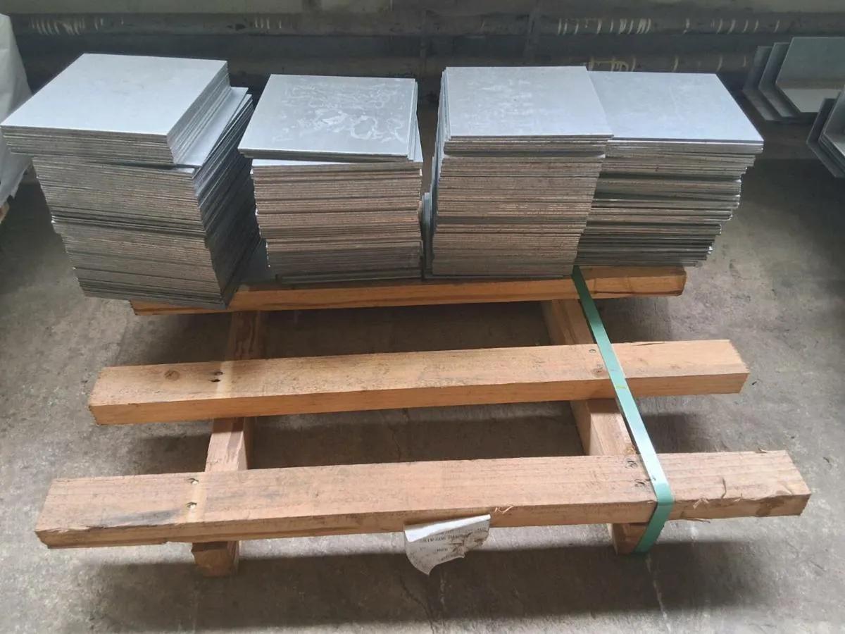 Galvanised metal plates - Image 1