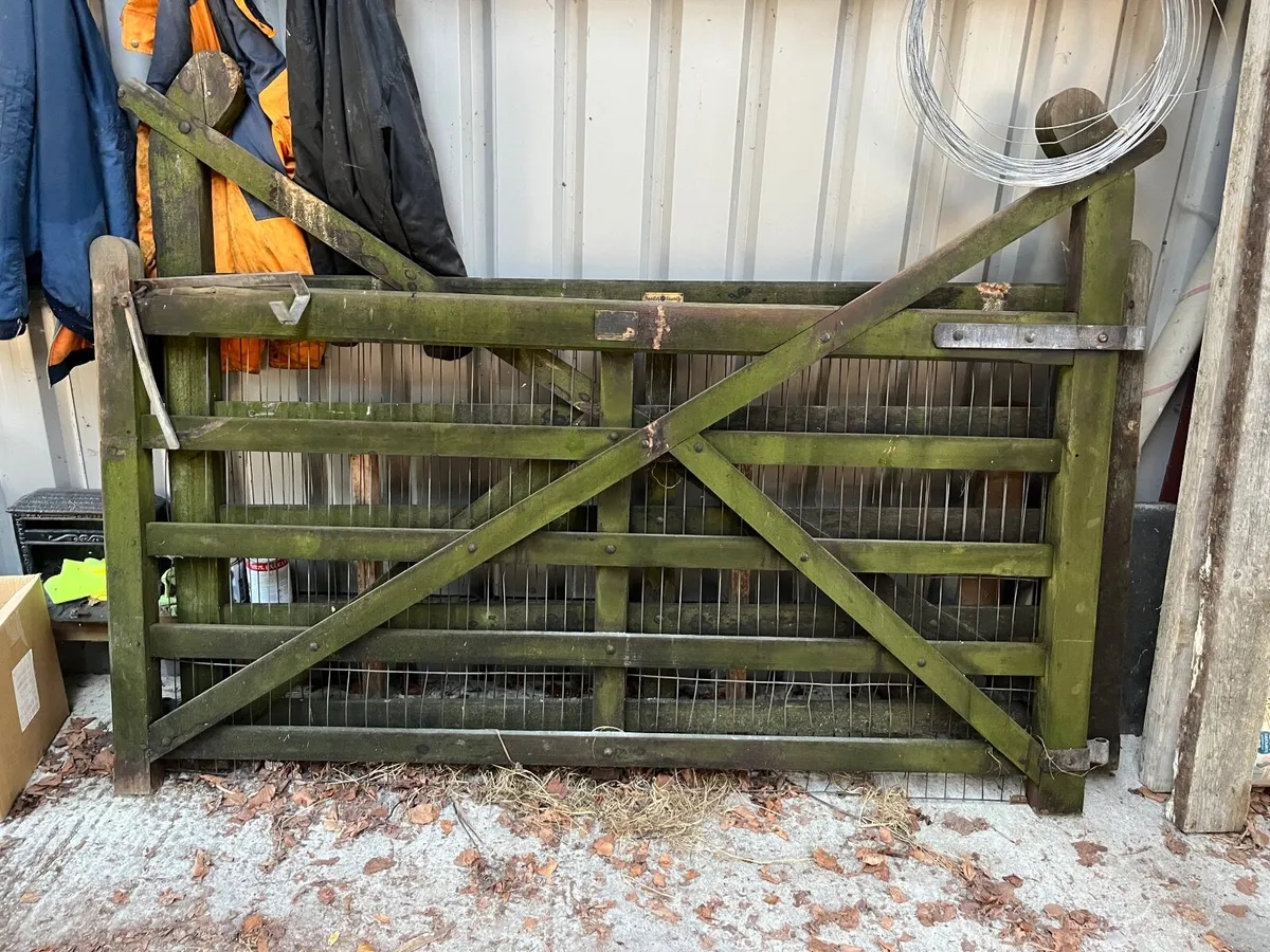 Timber gates - Image 2