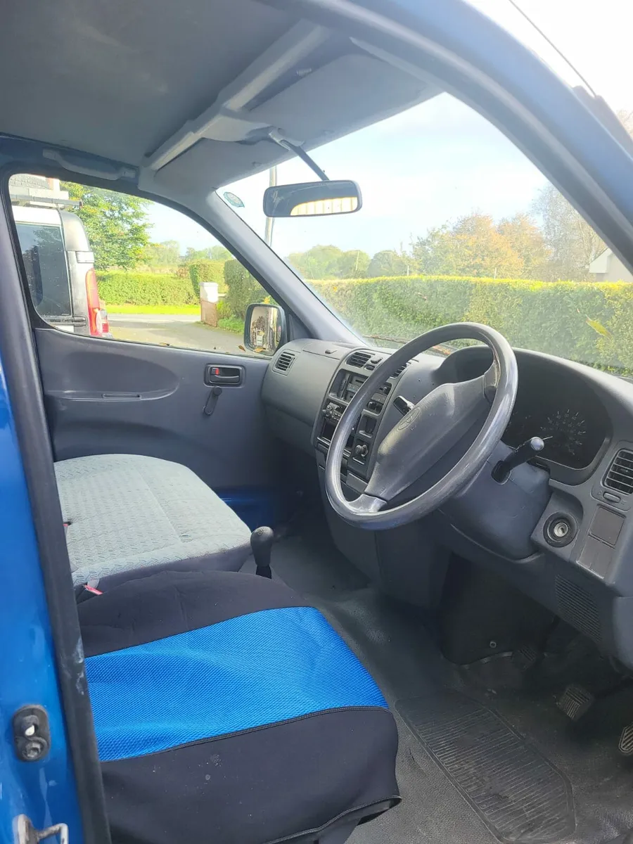 Toyota HI ACE - Image 4