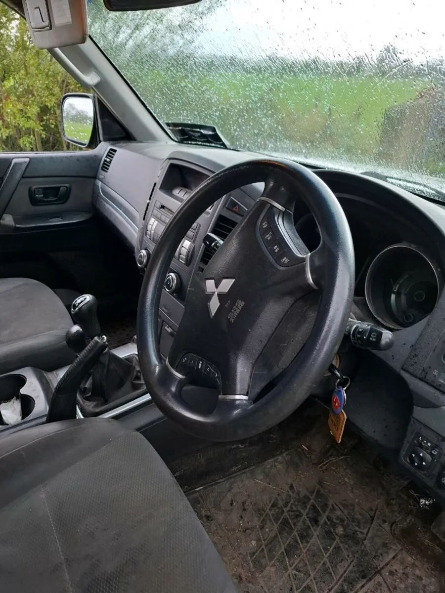 Mitsubishi Pajero Jeep - Image 2