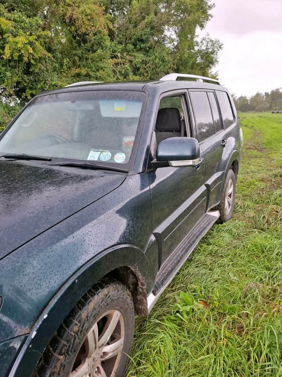 Mitsubishi Pajero Jeep - Image 4