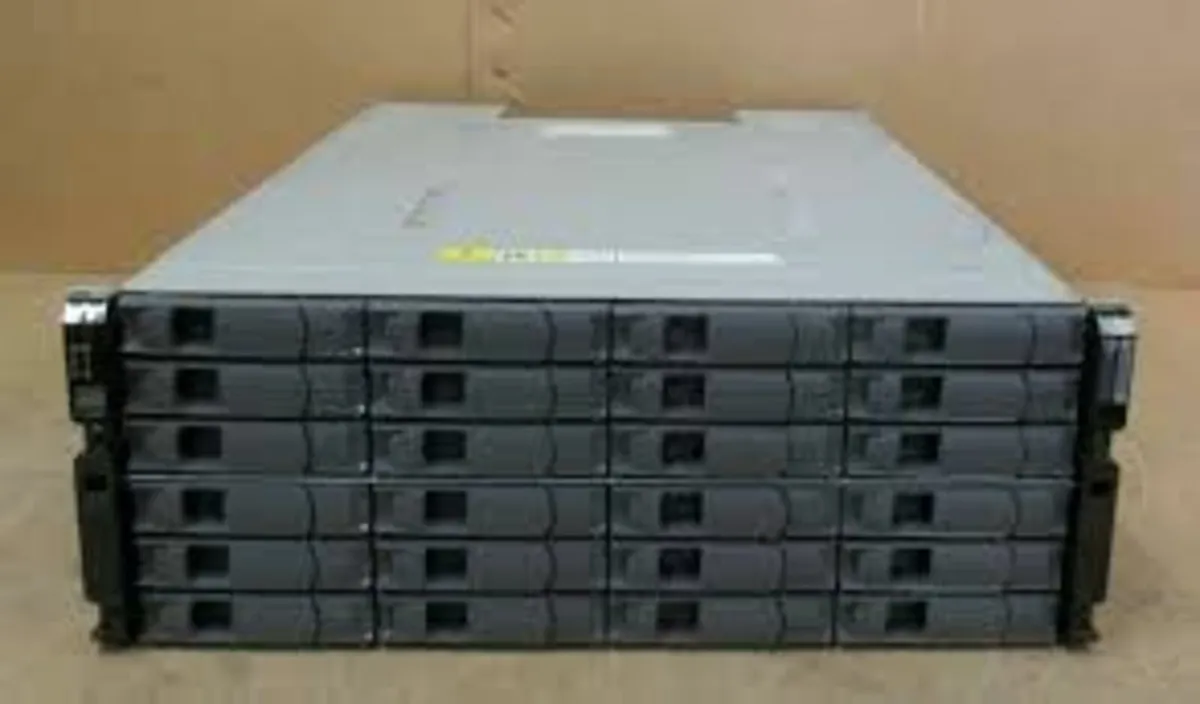 Netapp DS4246 24 bay disk shelf