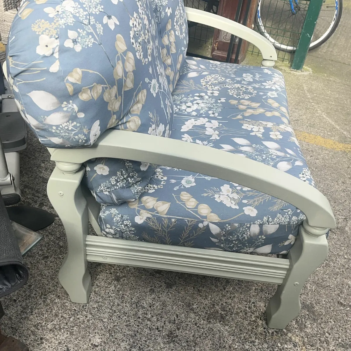 Elegant two seater Sofa - Image 2