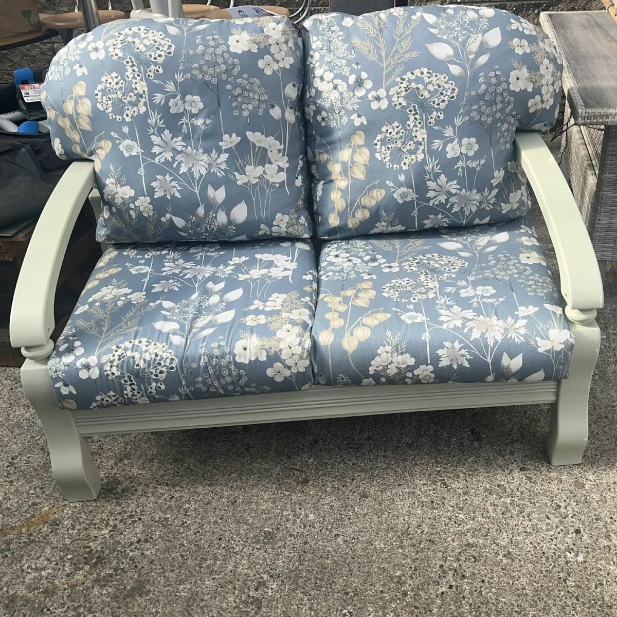 Elegant two seater Sofa - Image 3