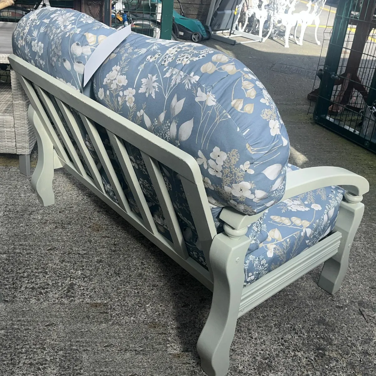 Elegant two seater Sofa - Image 4