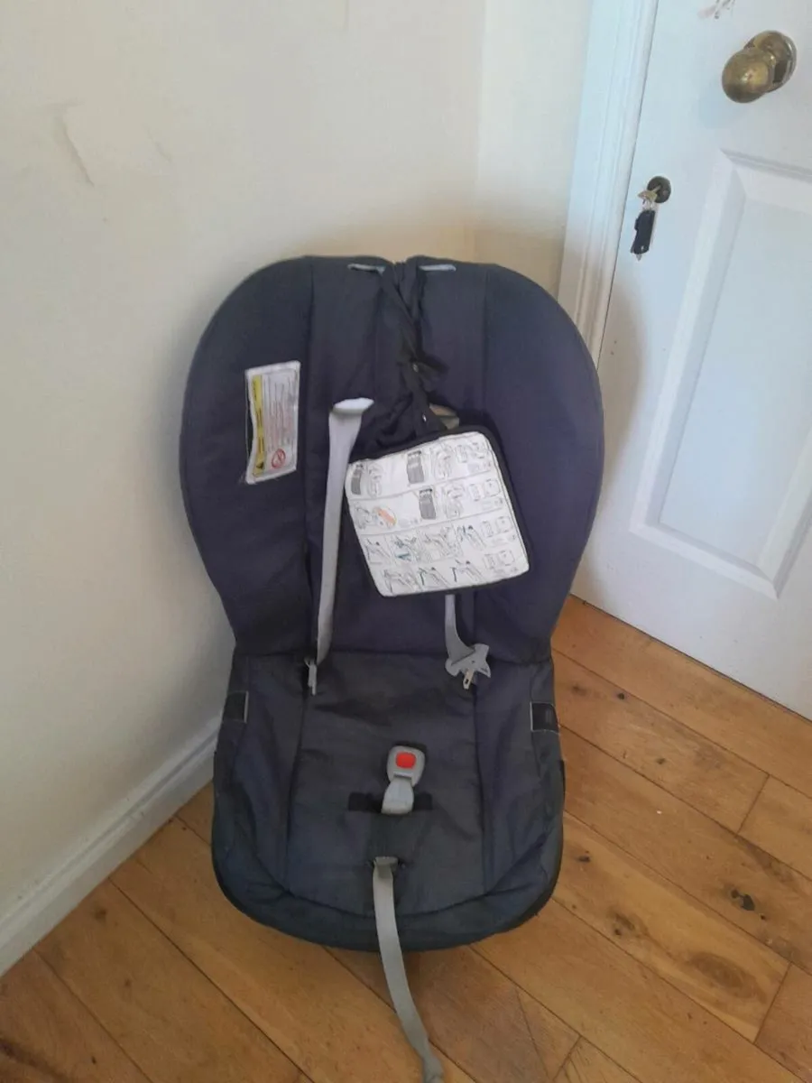 Baby seat, scooter & toys - Image 1