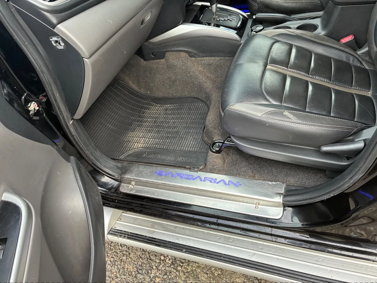 Mitsubishi L200 2019 automatic - Image 4