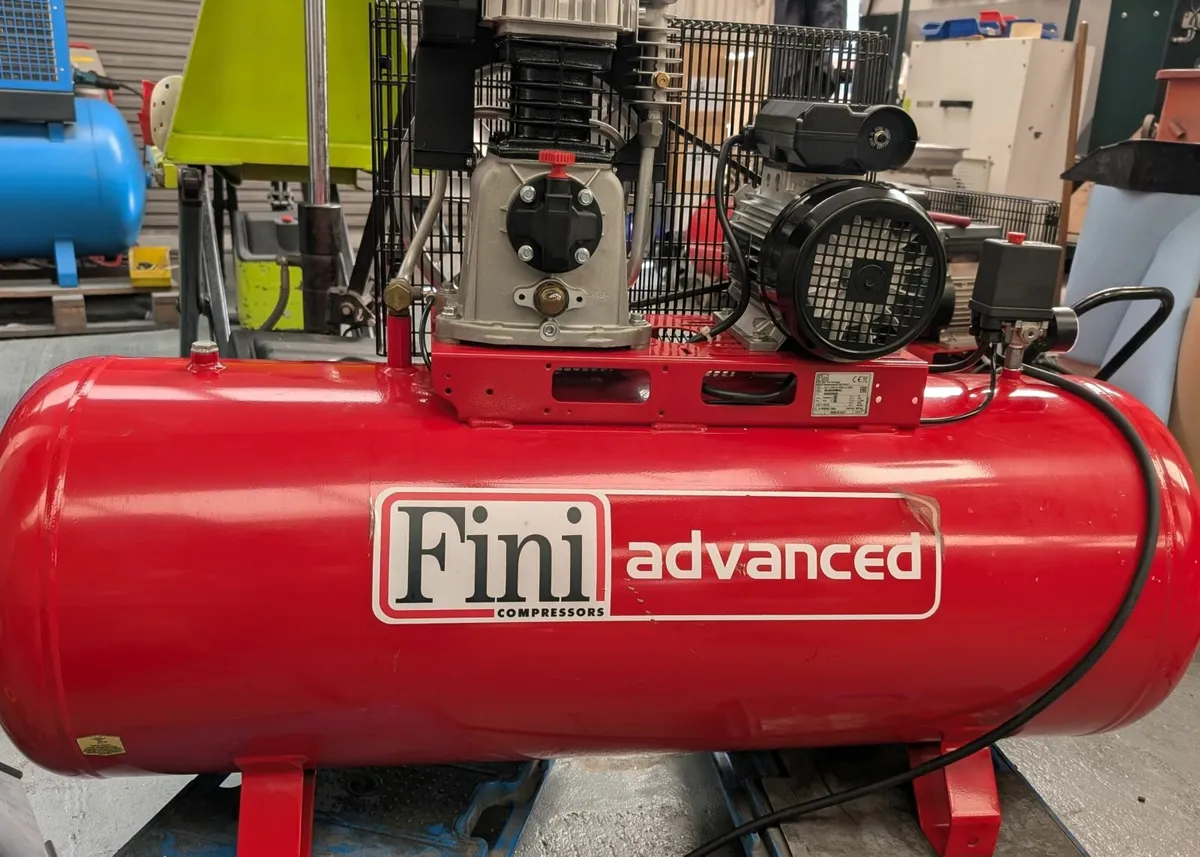 Air compressor - Image 1
