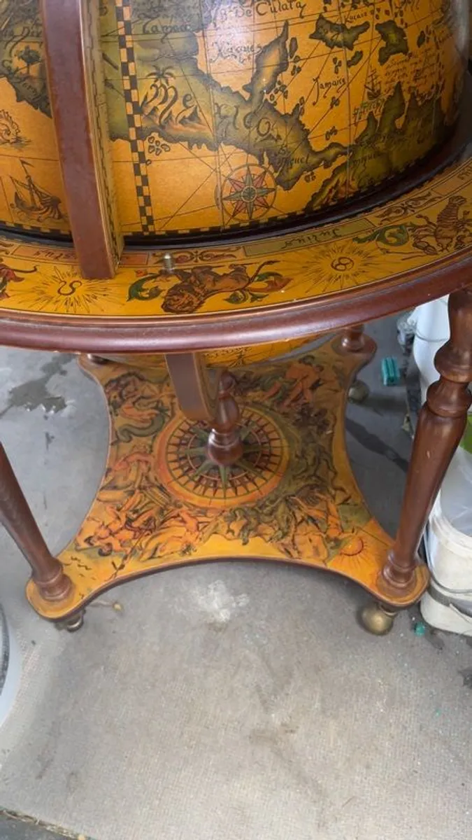 Antique Globe Drinks Cabinet - Image 1