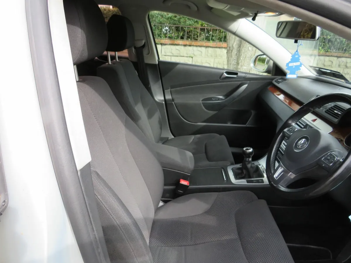 Volkswagen Passat 2010  JUST NCTD 08/26 FSH DIESEL - Image 4