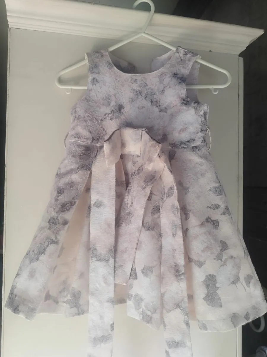Girls dress - Image 1