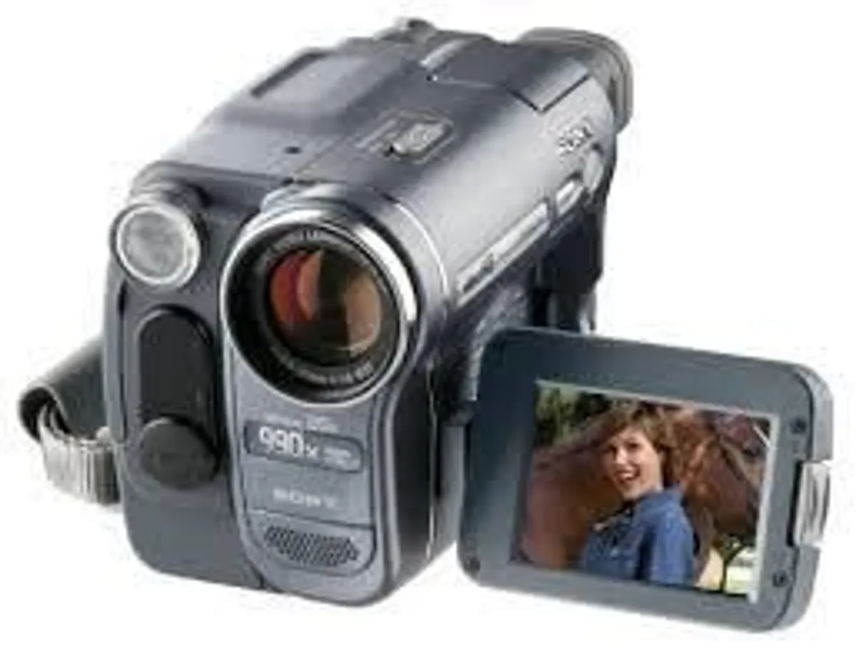 Sony CCD-TRV228E Hi8 Tape Digital Video Camera HANDYCAM/ Used - Image 1