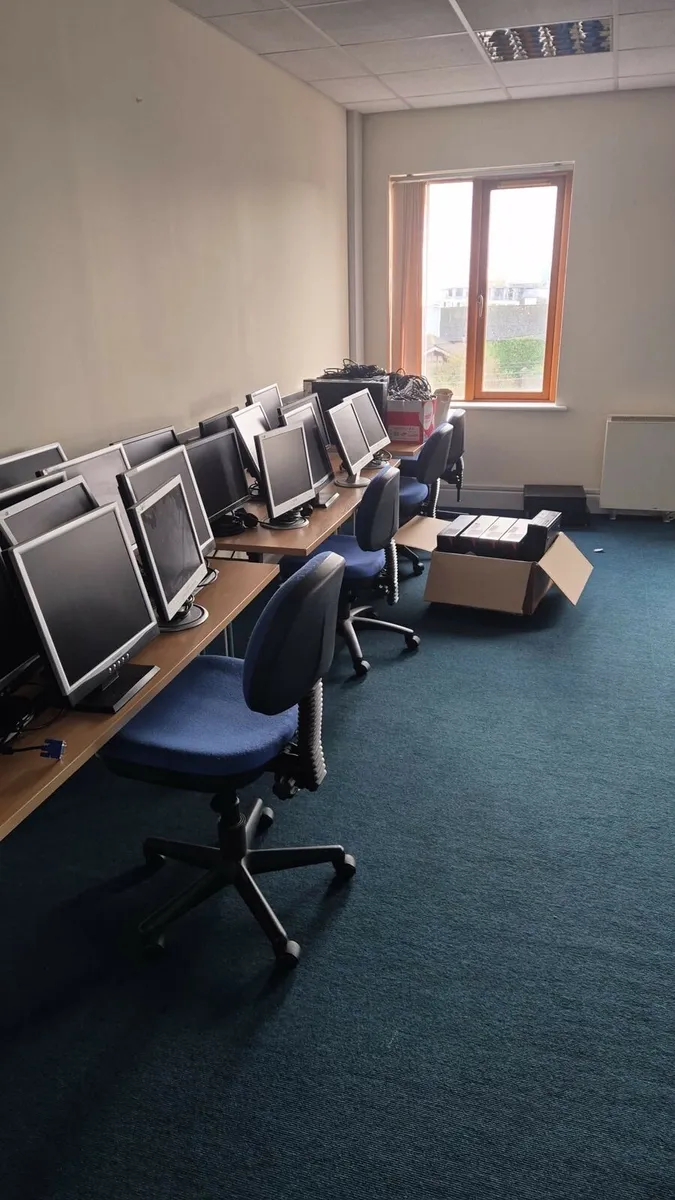 Office furniture & Desktops - Image 1