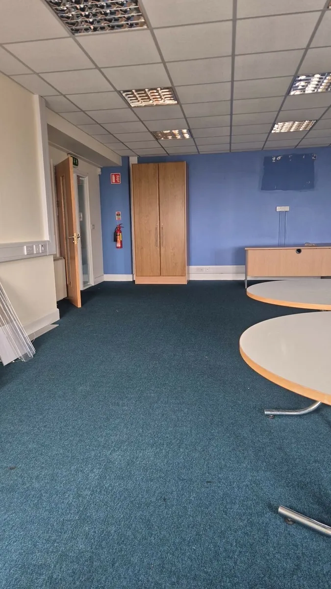 Office furniture & Desktops - Image 4