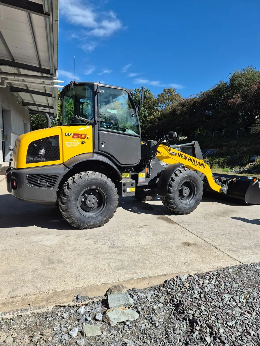 New Holland W80C loading Shovel. - Image 4