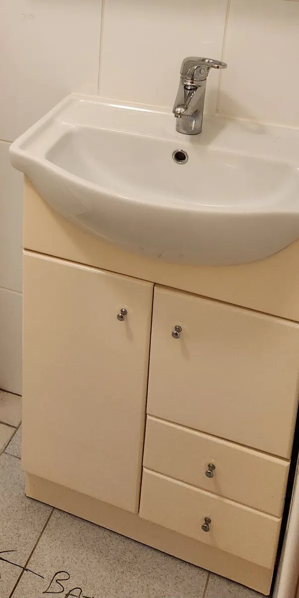 Wash basin vanity unit and mirror cabinet - Image 1