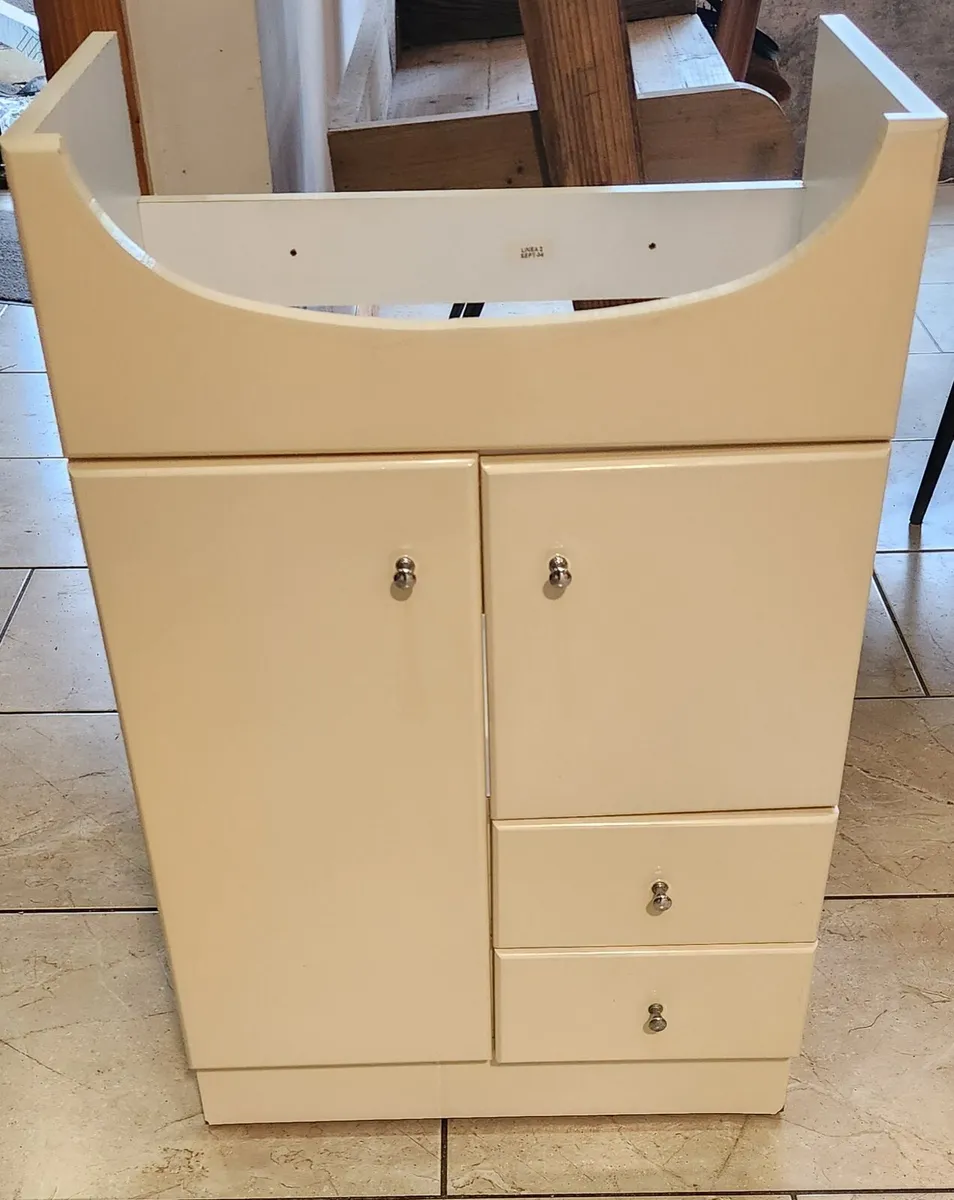 Wash basin vanity unit and mirror cabinet - Image 4