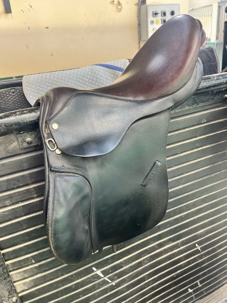 Lovely Goodwin saddle. 16 inch - Image 3