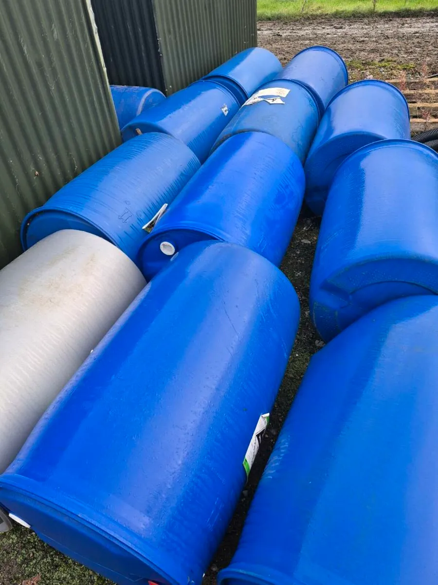Blue barrels - Image 2