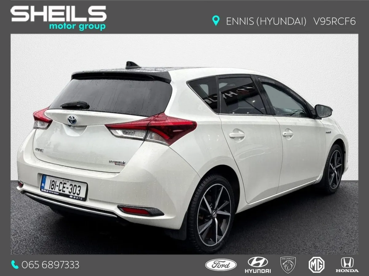 Toyota Auris Hybrid Luna Sport - Image 2