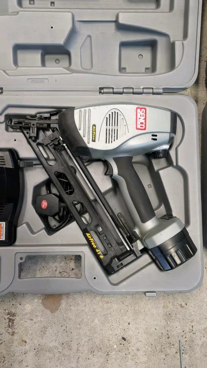 Senco Cordless 14.4v 15 Gauge Nail Gun Kit - Image 2