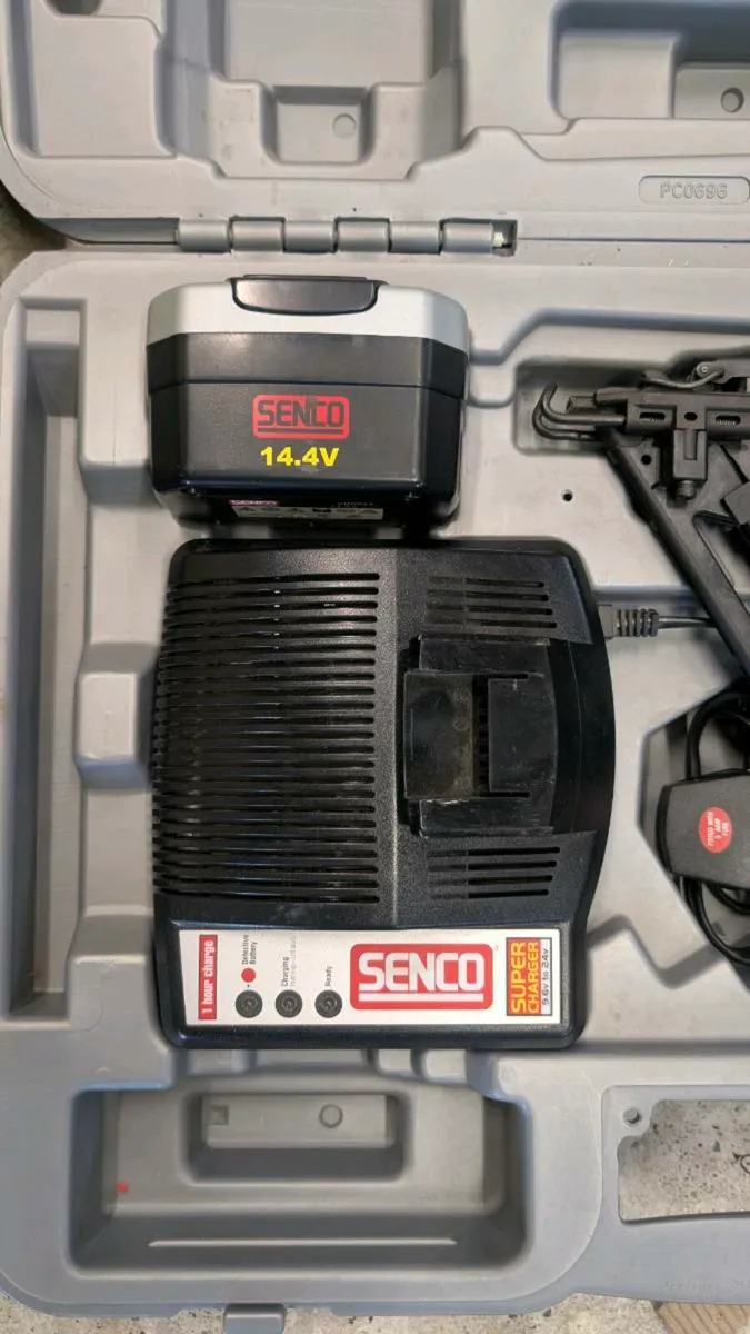 Senco Cordless 14.4v 15 Gauge Nail Gun Kit - Image 3