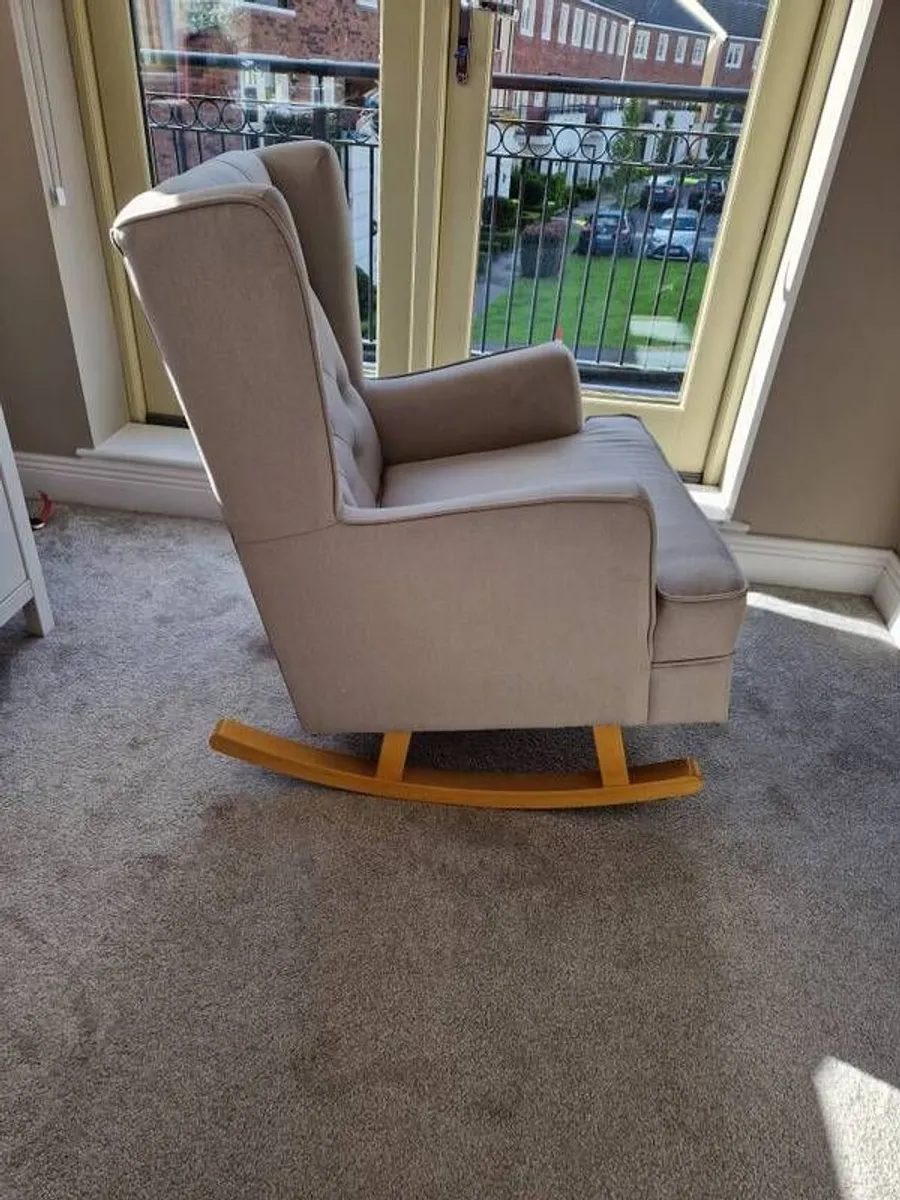 Nursery rocking chair - Image 1