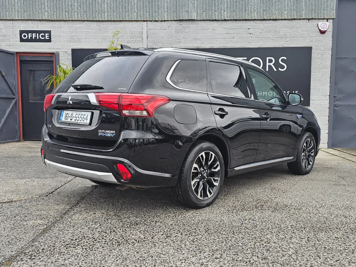 MITSUBISHI OUTLANDER 2.0 GX4HS PHEV 4X4 - Image 2