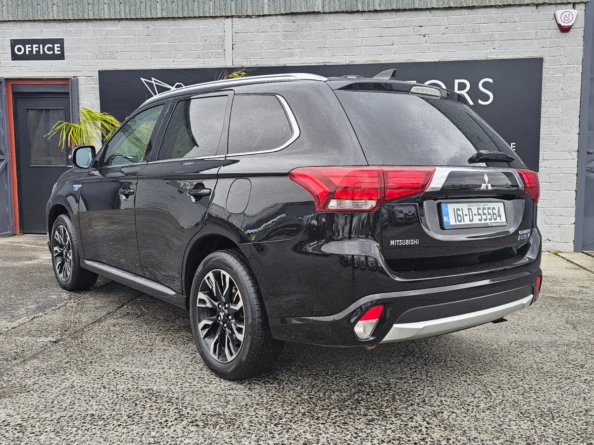 MITSUBISHI OUTLANDER 2.0 GX4HS PHEV 4X4 - Image 3