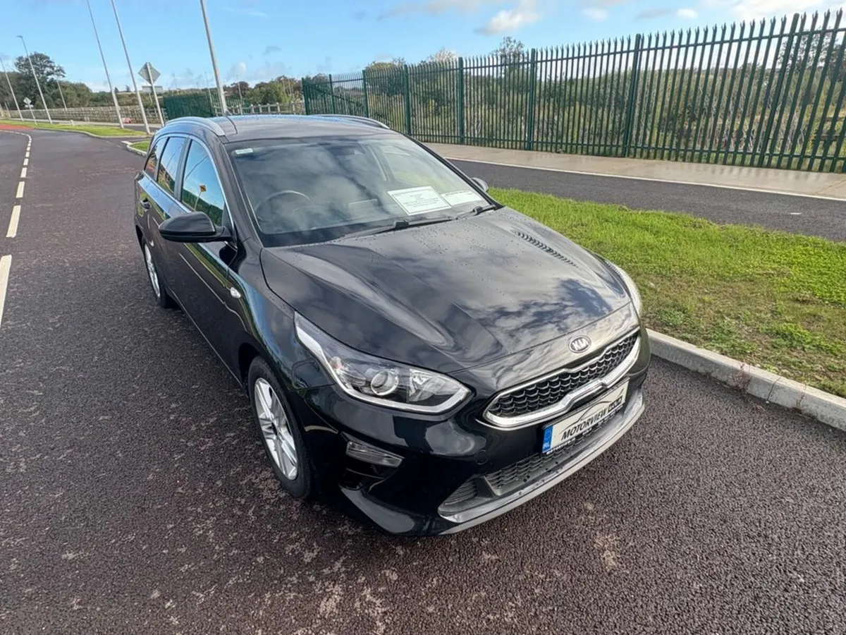 Kia Ceed 1.6 CRDI 2 ISG 5DR, Touch Screen Infotain - Image 3