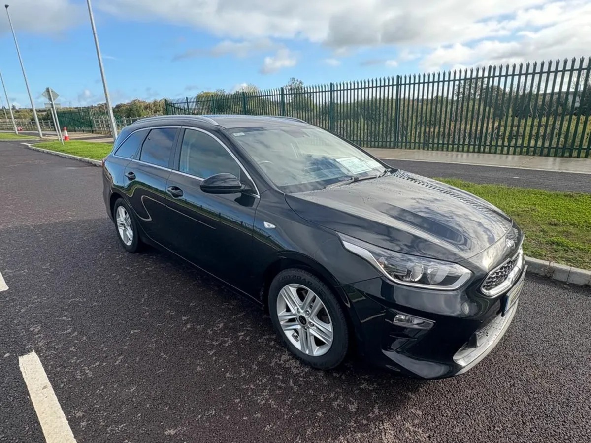 Kia Ceed 1.6 CRDI 2 ISG 5DR, Touch Screen Infotain - Image 4